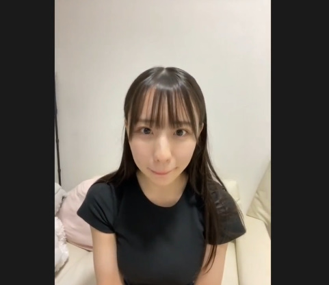 こんな清純そうなロリカワ美少女アイドルが全裸になってバイブでオナニーしちゃうプレイベートZoomオナニーたまらないｗｗｗ【ライブチャット無修正動画】