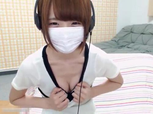 「谷間？ないよw作れるよ！ホラッw」ちっぱいを頑張って寄せるノリノリスケべ娘【ライブチャット】