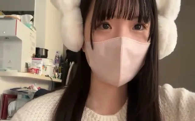 新作★一人暮らし始めた現役の女子大生がお家からエッチな配信しちゃったエロライブ動画